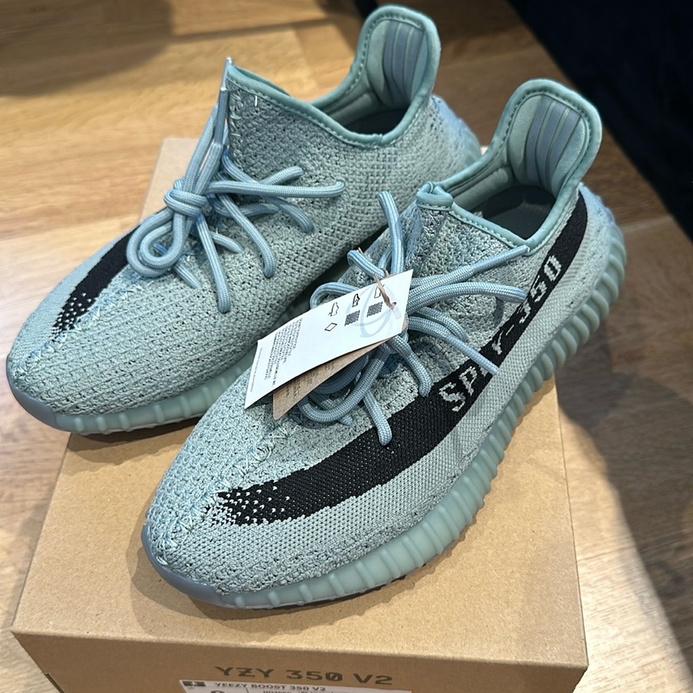 Yeezy 350 V2 color salt
